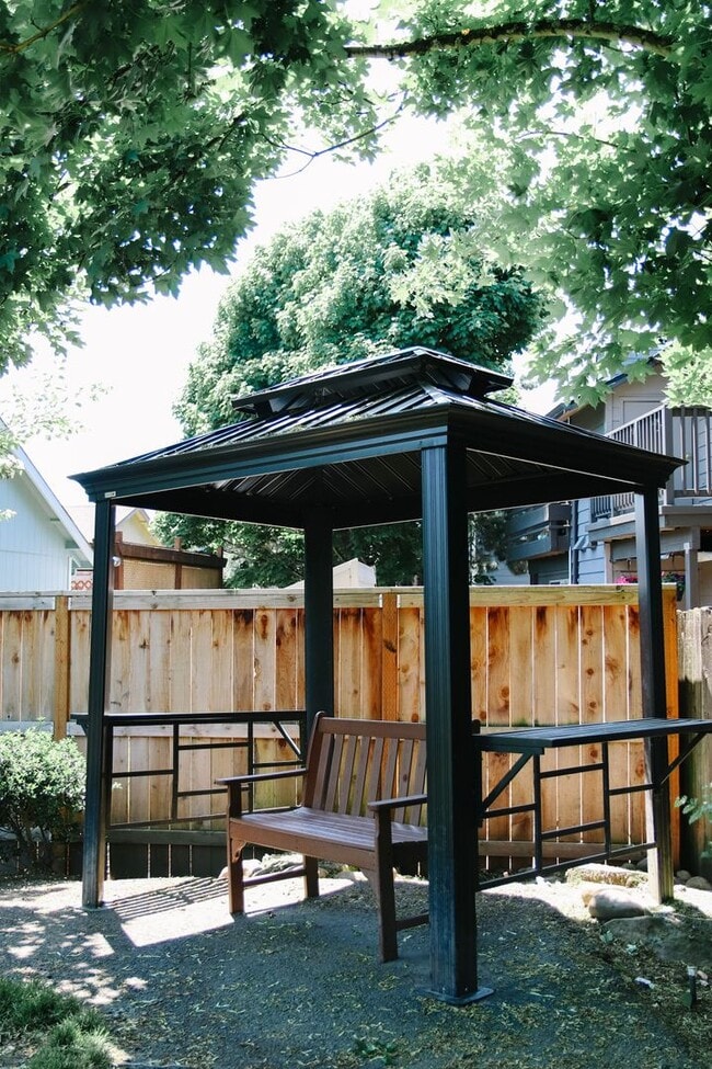 Photo - Life Just Got Better Come See For Yourself At Powell Court Apartments!! Unit 56
