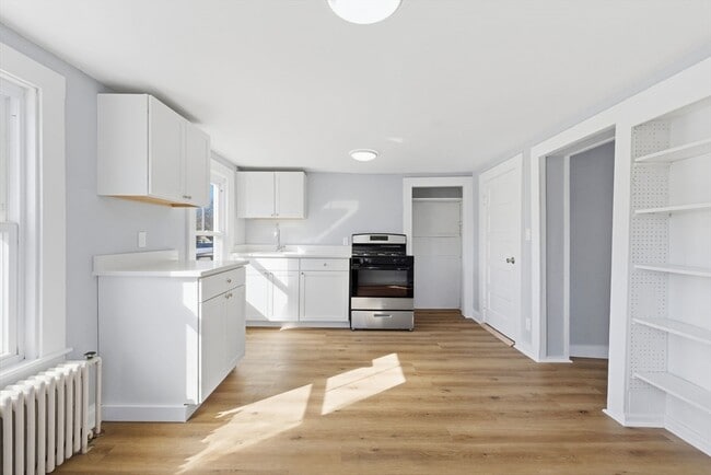 Photo - 48 Walker St