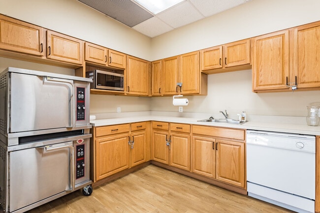 MEDFORD LANDING APARTMENTS