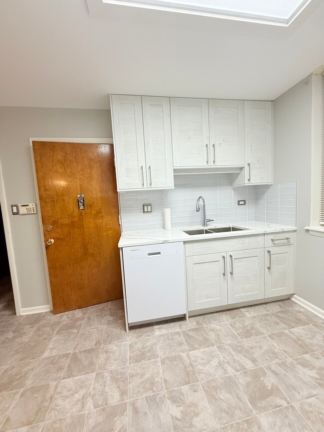 Photo - 1123 W Webster Ave