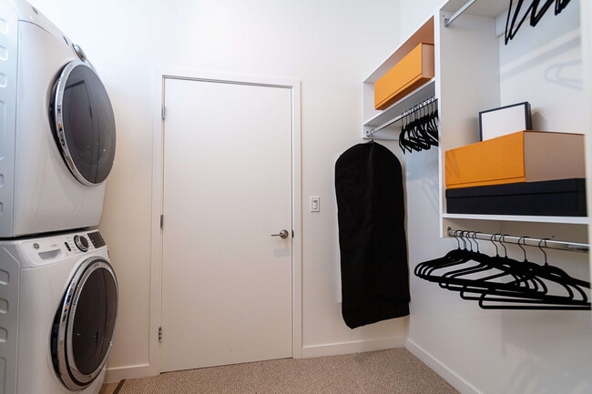 Photo - Eleanor H16 Apartments