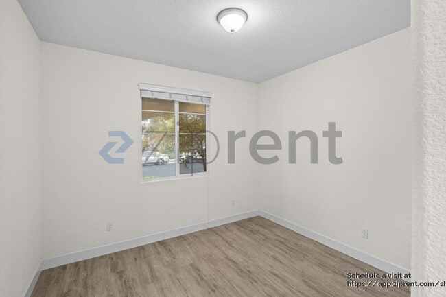 Photo - 471 Hydrangea Glen