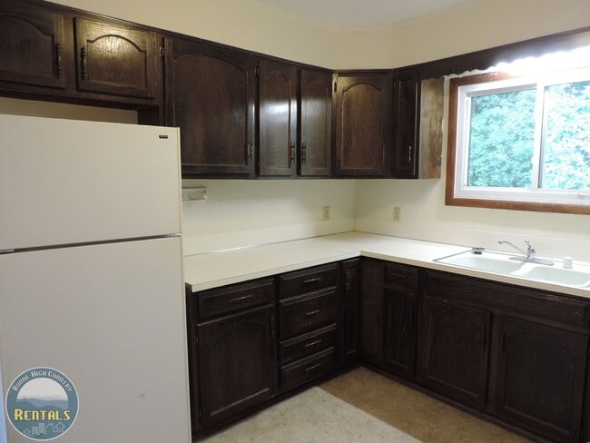 Photo - Upper Duplex off Pinnacle--Close to Campus!