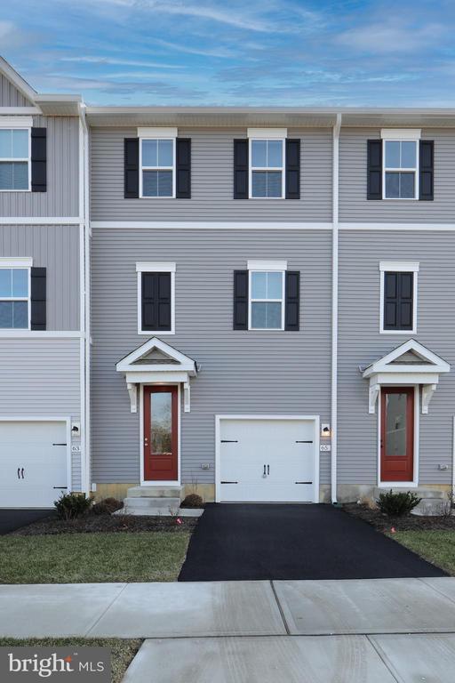 Building Photo - 65 Basswood St