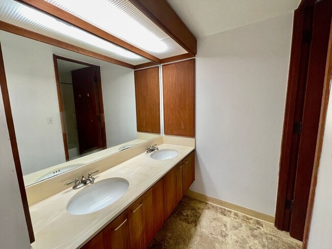 6750 Hawaii Kai Dr