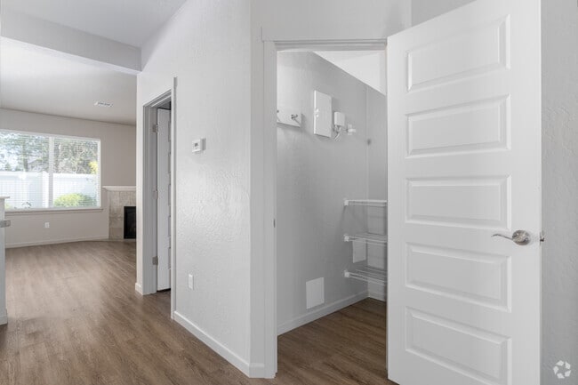 2BR, 3BA - 1267SF - Pantry