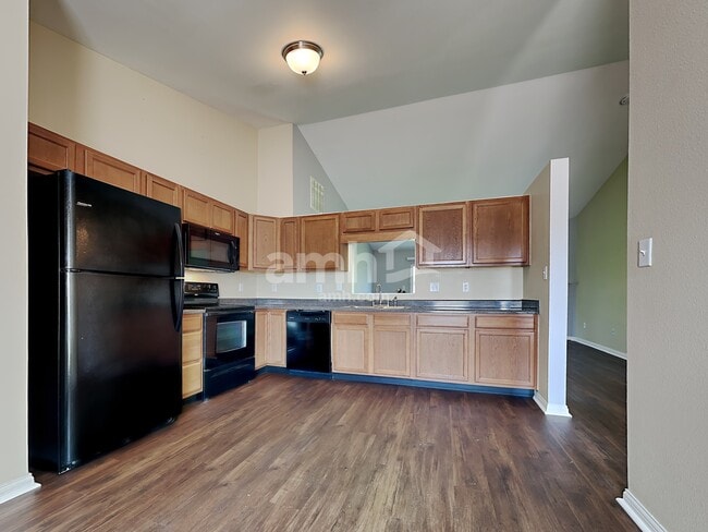 Photo - 1028 W Muskegon Dr