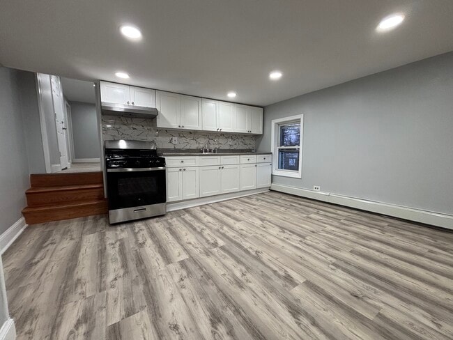 Building Photo - 318 E 1st Ave Unit 2