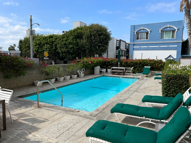 Common back patio - 22 Navy St Unit 22 Navy St Apt 104