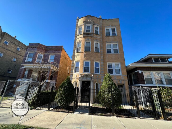 Remodeled East Albany Park Apts! - Remodeled East Albany Park Apts! Unidad 4664-2M
