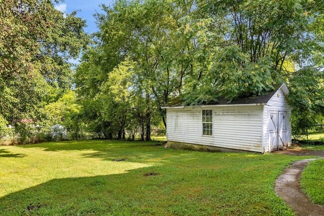 Photo - 4092 University Dr