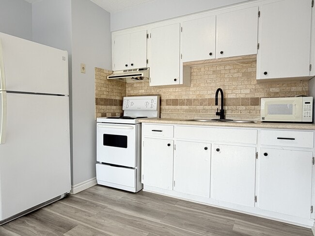 Photo - 360 Tecumseh Rd W Unit 306