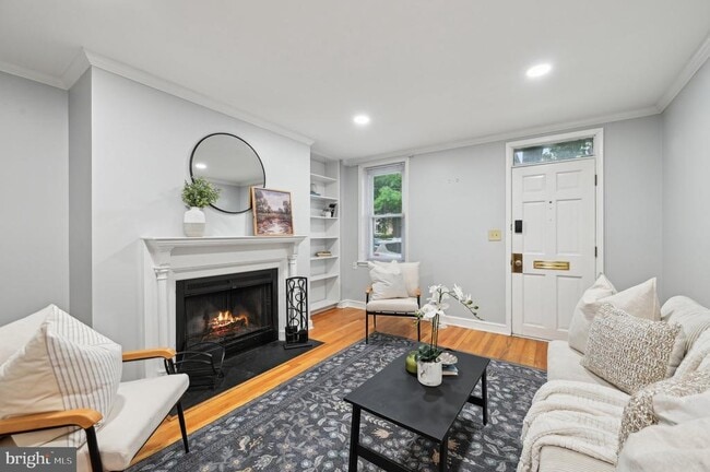 Photo - 1037 William St Townhome