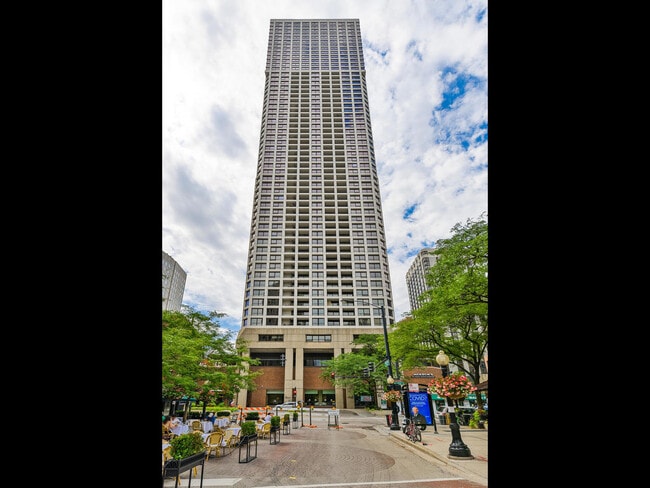 Building Photo - 1030 N State St Unit 19G