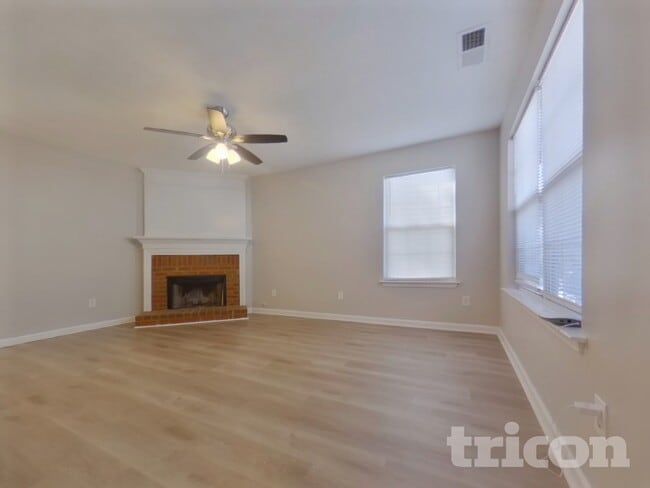 Photo - 1047 Winterglen Way
