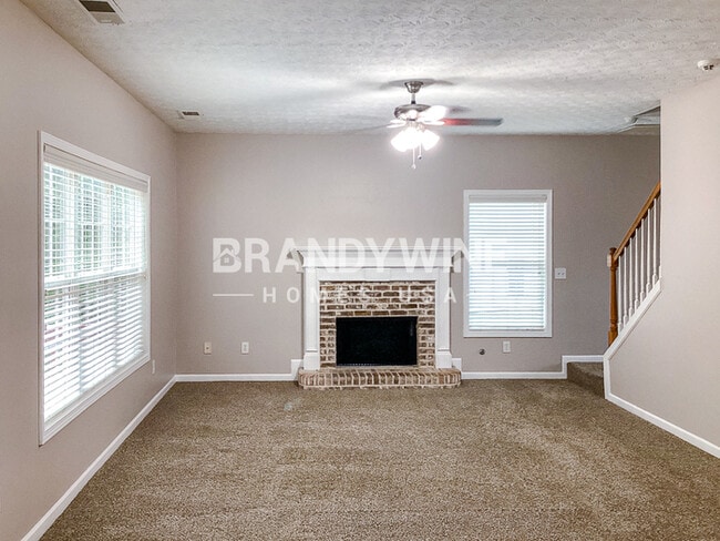 Photo - 215 Prince Edward Way