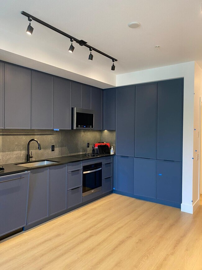 Photo - 3075 Murray St