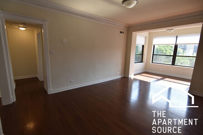 Photo - 3802 N Pine Grove Ave Unidad 3