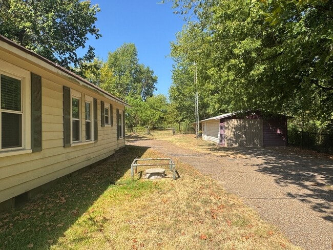 10261 FM 724