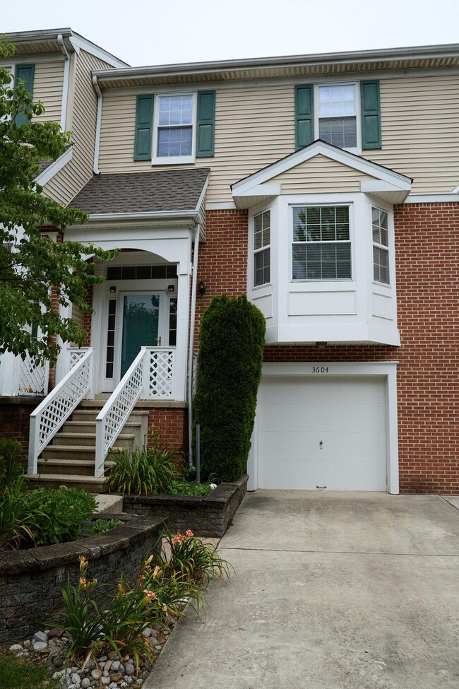 Building Photo - 3604 N Carriage Ct
