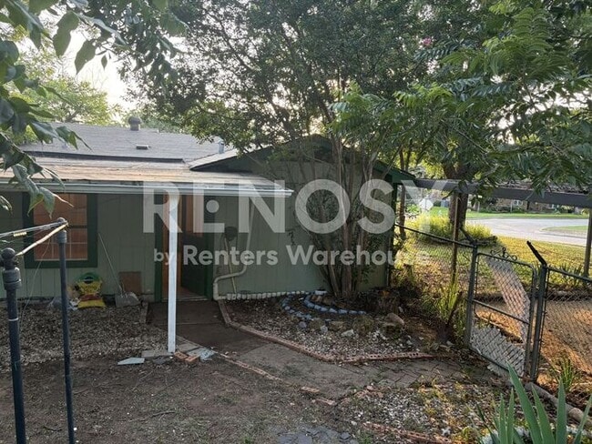Photo - Great Location in South Arlington