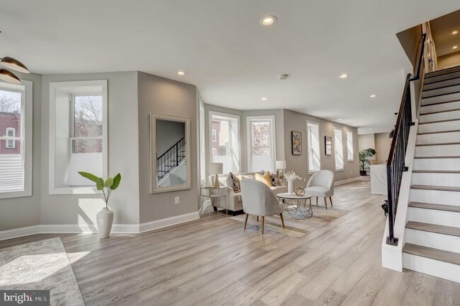 Building Photo - Stunning End-Rowhouse 4/Bedrooms, 4.5 Bath...