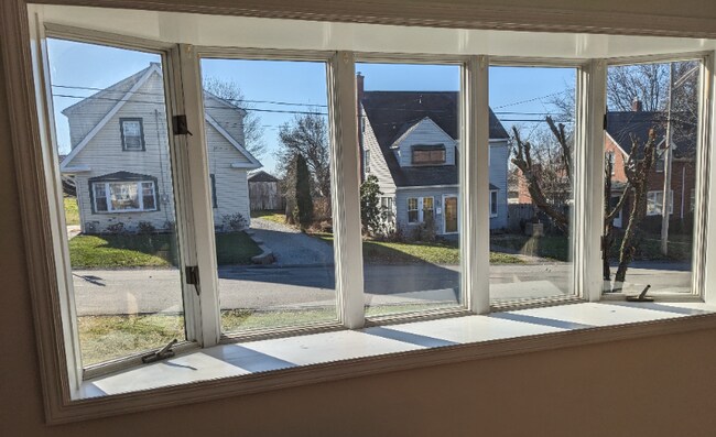 Photo - 627 Fairmont St