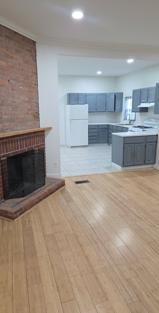 Photo - 1110 Lake St