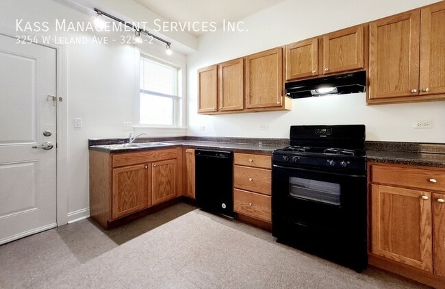 Building Photo - 3254 W Leland Ave Unit 3254-2