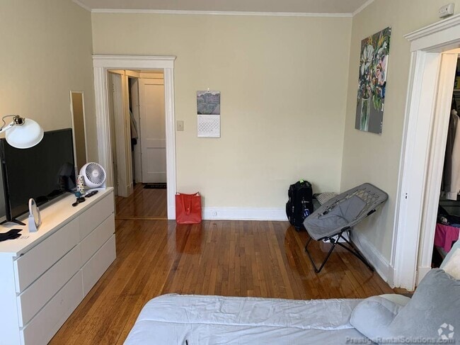 Building Photo - 224 Kelton St Rental