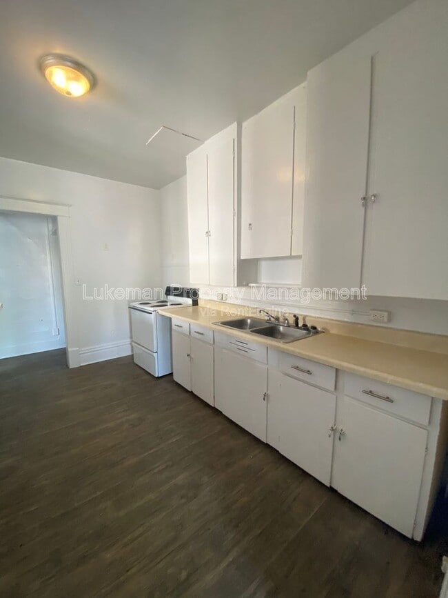 Building Photo - 420 Pearl St Unit 9