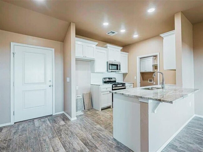 Photo - 1702 Highland Loop