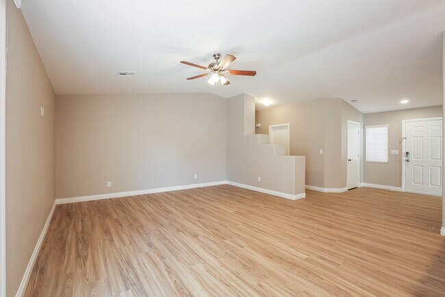 Photo - 5113 Pebble Rim St