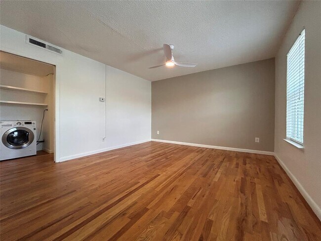 Photo - 808 Winflo Dr Unit 105