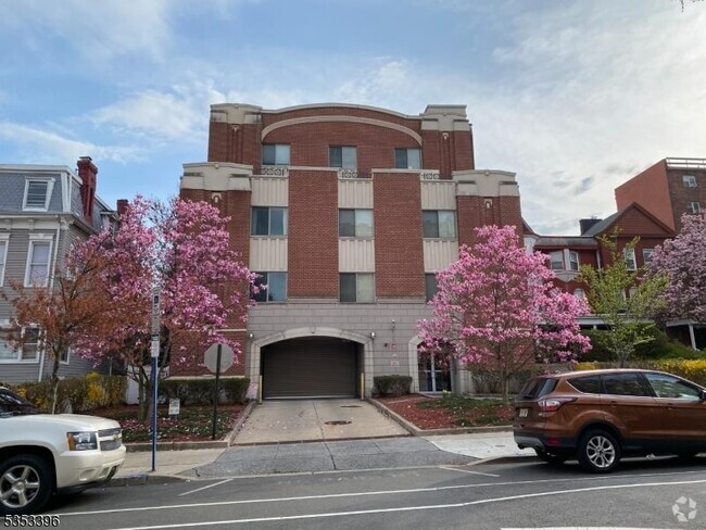 Building Photo - 25 Duncan Ave Unit 210 Rental