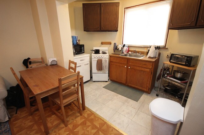 ATWOOD ST -- 164 - ATWOOD ST -- 164