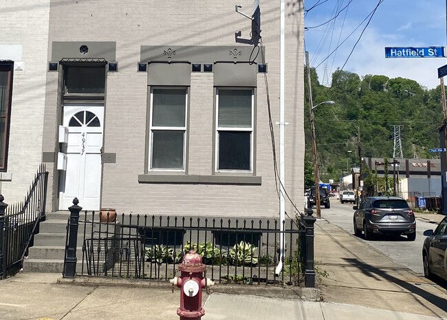 Building Photo - 4937 Hatfield St Unit Floor 1