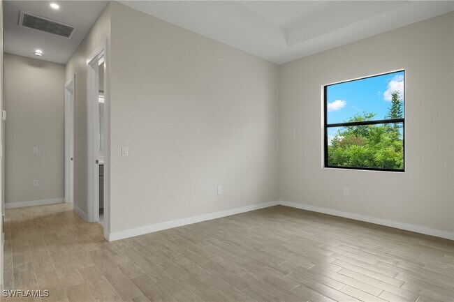 Photo - 4715 6th St W