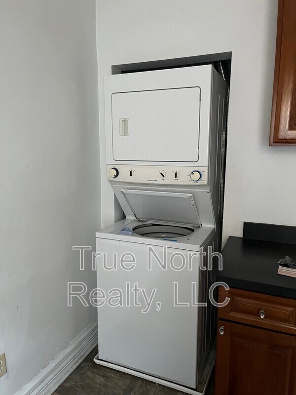 Photo - 41 1/2 E. Russell Street