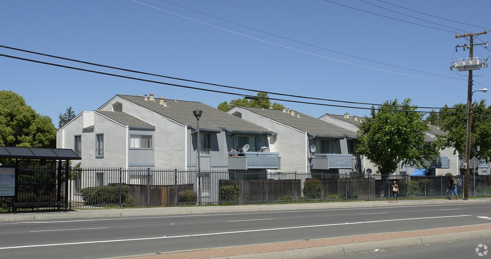 Willowbrook Apartments - Willowbrook Apartments