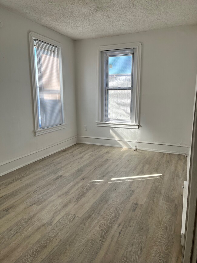 Photo - 4946 N Broad St Unit 3R