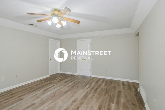 4 Bedroom Pet-Friendly Home in Horn Lake, MS with Main Street Renewal