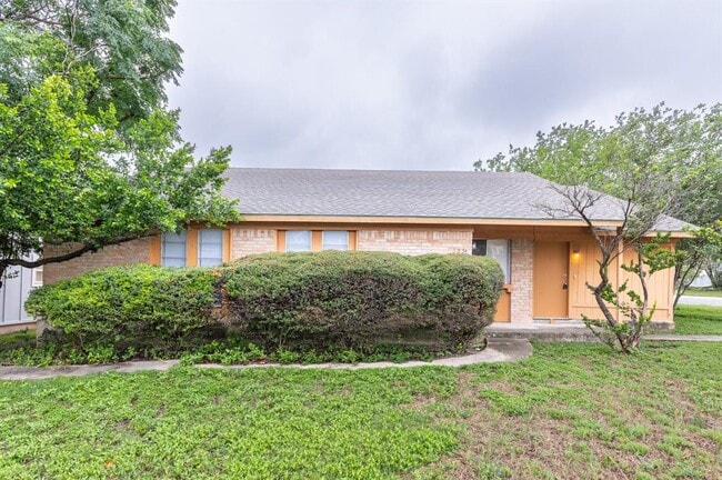 Building Photo - 323 W William Cannon Dr