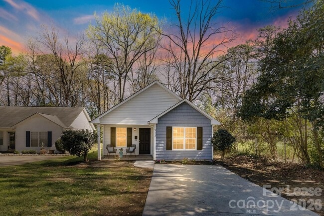 Building Photo - 913 Tennyson Dr