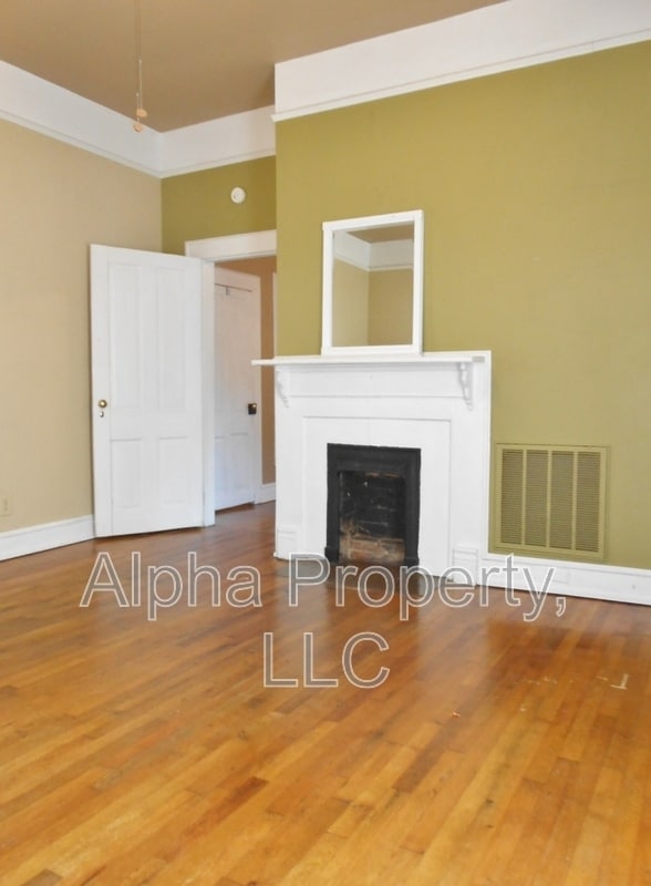 111 4th St