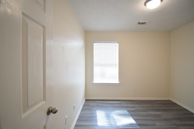 Building Photo - 22011 Gold Leaf Trail