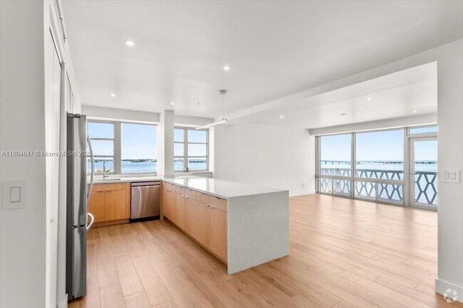 Building Photo - 1430 Brickell Bay Dr Unit 805 Rental
