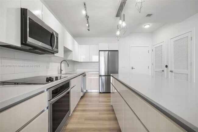 Photo - 101 Diplomat Pkwy Unidad 2604