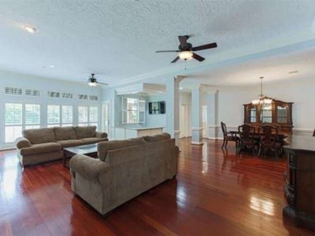 Photo - 20115 Echo Falls Dr