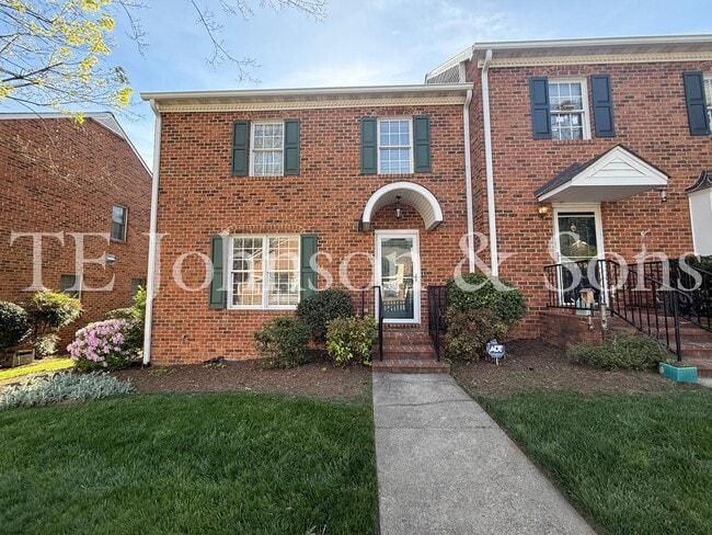 Building Photo - Spacious 3BR Home with Vaulted Ceilings, Gas Logs & Two Car Garage in Winston-Salem